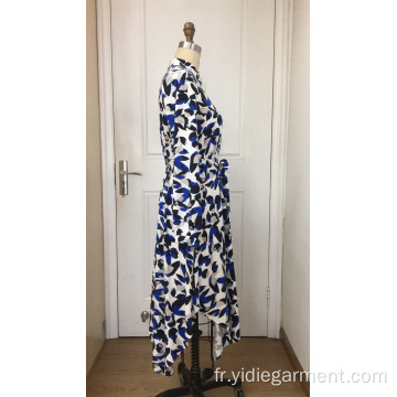 Robe longue bleue et blanche à manches longues